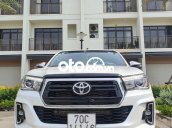 Bán Toyota Hilux năm 2019, màu trắng, xe nhập, 912tr