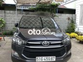 Bán xe Toyota Innova sản 2.0E xuất 2017, màu đen chính chủ, 485tr