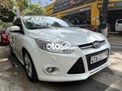 Bán xe Ford Focus 2.0L sản xuất năm 2015, màu trắng, giá 470tr