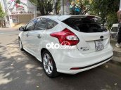 Bán xe Ford Focus 2.0L sản xuất năm 2015, màu trắng, giá 470tr