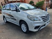 Cần bán xe Toyota Innova 2.0G sản xuất 2015, màu bạc