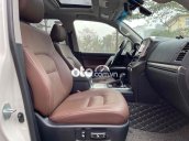 Cần bán gấp Toyota Land Cruiser VX 4.6 V8 sản xuất 2020, màu trắng, nhập khẩu 
