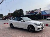 Cần bán xe Mercedes C200 sản xuất 2011, màu trắng