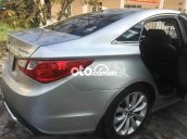 Xe Hyundai Sonata sản xuất năm 2010, màu bạc