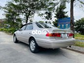 Bán Toyota Camry sản xuất năm 2001, màu bạc