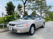 Bán Toyota Camry sản xuất năm 2001, màu bạc