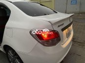 Bán xe Mitsubishi Attrage sản xuất 2016, màu trắng, giá tốt