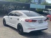 Bán ô tô Hyundai Elantra 2.0 sản xuất năm 2018, màu trắng