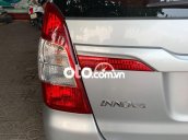 Bán Toyota Innova 2.0E năm 2016, màu bạc