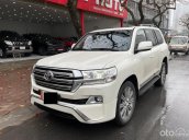 Xe Toyota Land Cruiser VX 4.6 sản xuất 2020, màu trắng, xe nhập còn mới