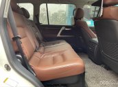 Xe Toyota Land Cruiser VX 4.6 sản xuất 2020, màu trắng, xe nhập còn mới