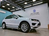 Cần bán lại xe Volkswagen Touareg GP 3.6AT sản xuất năm 2016, màu trắng, nhập khẩu nguyên chiếc