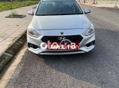 Bán xe Hyundai Accent sản xuất 2018, màu bạc