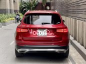 Bán xe Mercedes GLC 250 năm sản xuất 2016, màu đỏ còn mới