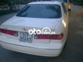 Cần bán lại xe Toyota Camry sản xuất 1997, màu trắng, xe nhập