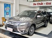 Cần bán gấp Mitsubishi Outlander 2.0 Premium sản xuất năm 2016, màu nâu