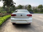 Cần bán gấp Volkswagen Passat 1.8 TSI 2017, màu trắng, nhập khẩu