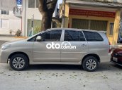 Cần bán xe Toyota Innova 2.0E sản xuất 2015, màu bạc chính chủ, 290tr