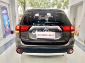 Cần bán gấp Mitsubishi Outlander 2.0 Premium sản xuất năm 2016, màu nâu