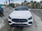 Bán xe Mercedes E300 sản xuất 2021, màu trắng như mới