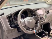 Bán ô tô Mitsubishi Outlander CVT sản xuất năm 2019, màu trắng còn mới