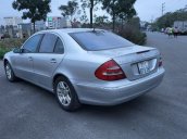 Bán xe Mercedes sản xuất 2012, màu bạc giá cạnh tranh