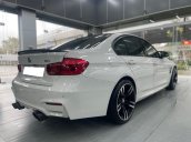 Bán BMW 330i Sport năm sản xuất 2015, màu trắng