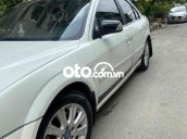 Xe Ford Focus sản xuất năm 2005, màu trắng