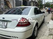 Xe Ford Focus sản xuất năm 2005, màu trắng