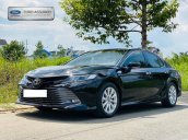 Cần bán Toyota Camry 2.0G sản xuất 2017, màu đen giá cạnh tranh