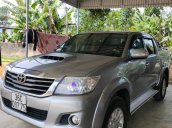 Xe Toyota Hilux 2.5E MT sản xuất 2014, màu bạc, nhập khẩu