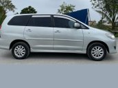 Bán ô tô Toyota Innova 2.0E năm sản xuất 2013, màu bạc 