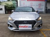 Xe màu bạc, 450tr