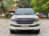 Cần bán xe màu trắng