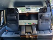 Limousine 10 chỗ máy xăng 2.7