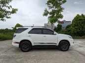 Xe màu trắng, giá 598tr