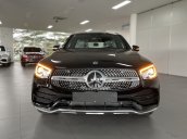 Màu đen giao ngay - Mercedes Phú Mỹ Hưng