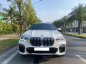 Xe màu trắng, nội thất nâu da bò