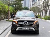Xe màu đen