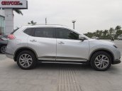 Xe màu bạc, 750tr