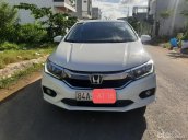 Xe màu trắng