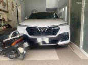 Bán xe màu trắng còn mới