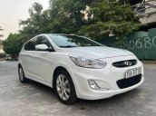 Cần bán xe còn mới giá tốt 369tr