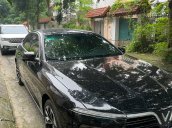 Xe màu đen