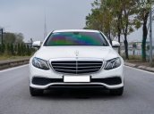 Cần bán xe màu trắng