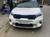Xe màu trắng