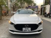 Xe màu trắng, 620tr