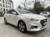 Xe màu trắng