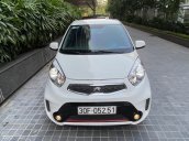 Xe màu trắng