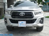 Xe màu bạc, nhập khẩu nguyên chiếc